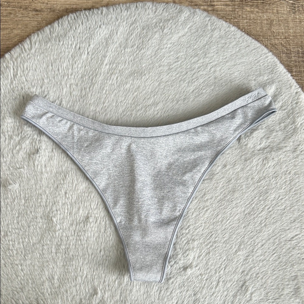 PINK Victoria's Secret Thong Panty M